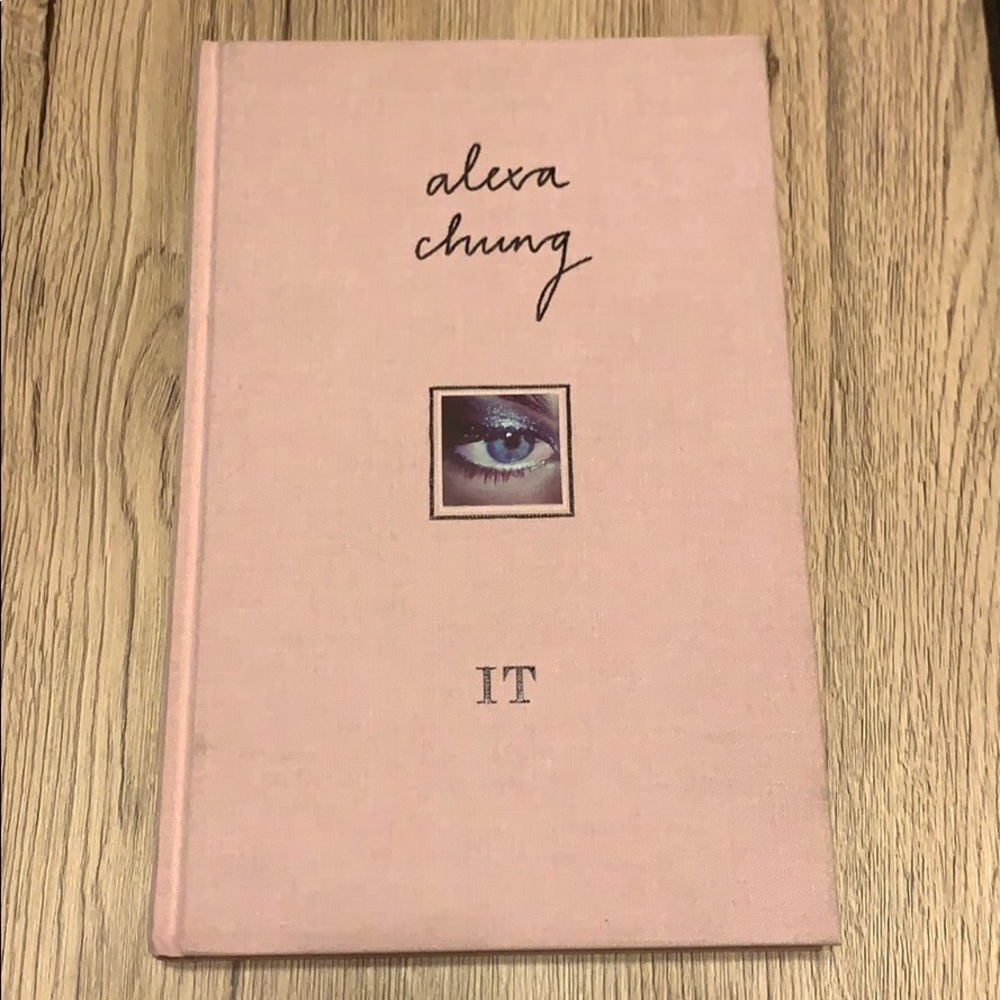 *SIGNED* IT by Alexa Chung